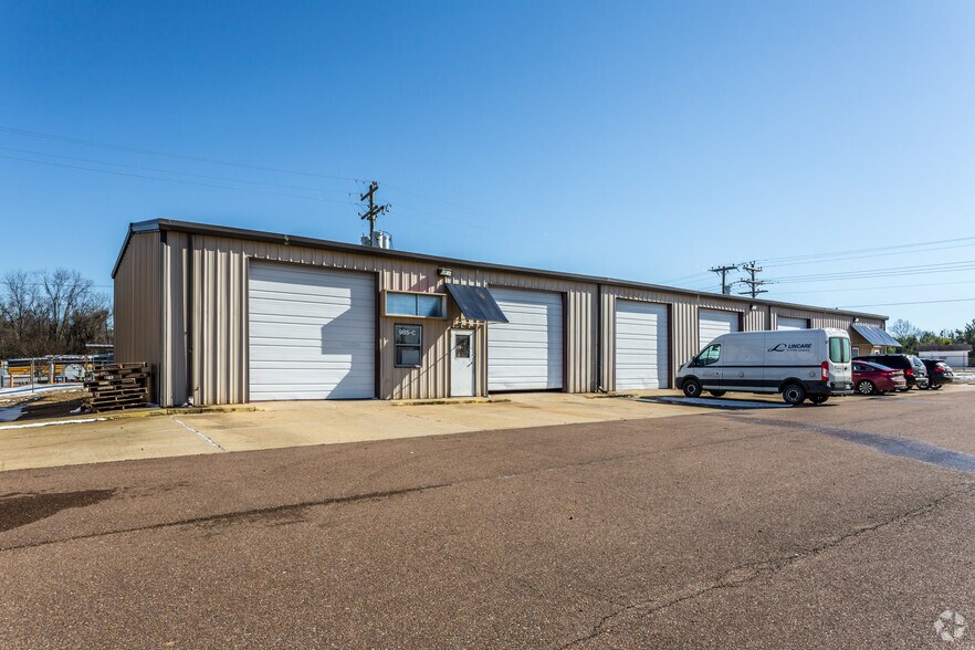 985 Eureka Rd, Batesville, MS à louer - Photo de l’immeuble – Image 2 sur 2