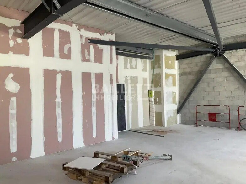 Local commercial dans Fréjus à louer - Photo de l’immeuble – Image 3 sur 21