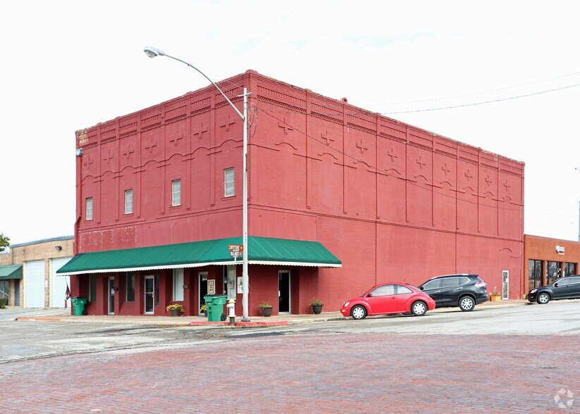 201 Walnut St, Bowie, TX à vendre - Photo principale – Image 1 sur 63