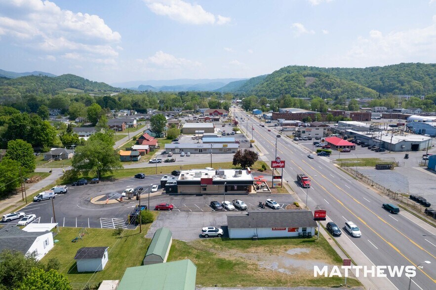 415 Broad St, Elizabethton, TN à vendre - Photo de l’immeuble – Image 2 sur 4