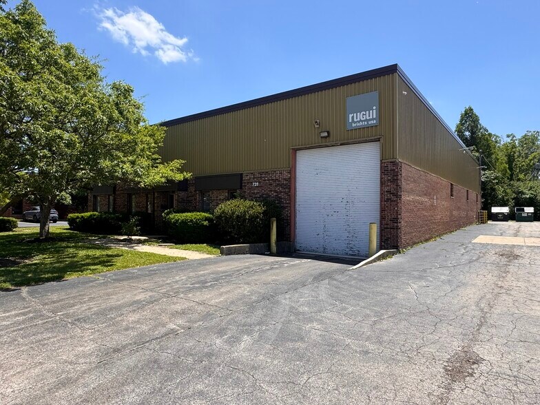731 Morse Ave, Schaumburg, IL à vendre - Photo de l’immeuble – Image 3 sur 7