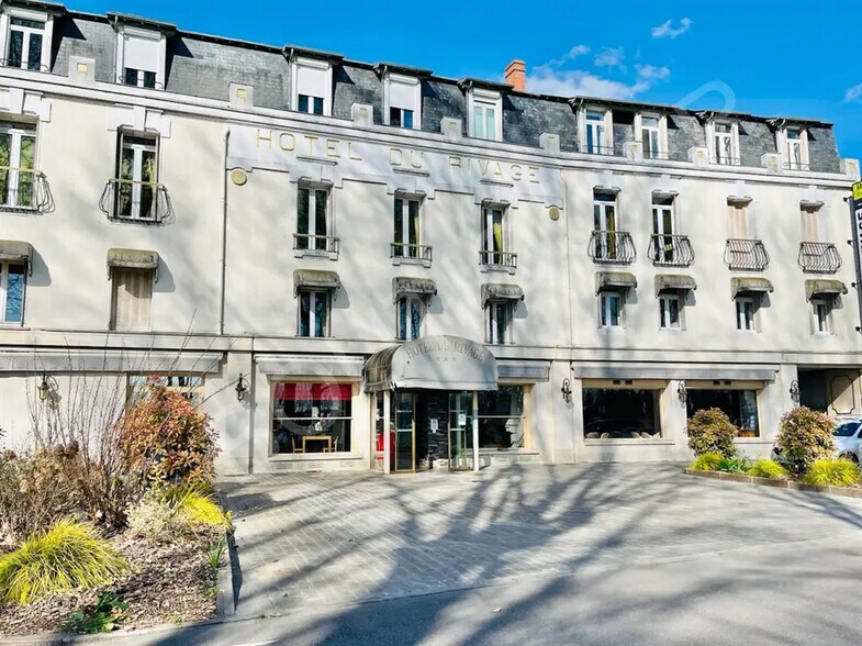 Local commercial dans Gien à vendre - Photo de l’immeuble – Image 1 sur 10