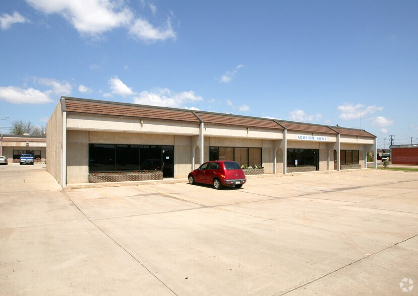 241 W Wilshire Blvd, Oklahoma City, OK à louer - Photo de l’immeuble – Image 2 sur 5