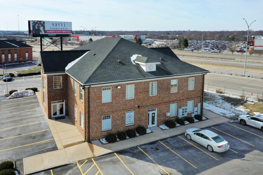 4171 Crescent Dr, Saint Louis, MO à louer - Photo de l’immeuble – Image 2 sur 11