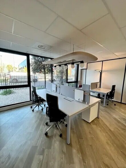 Bureau dans Mauguio à louer - Photo de l’immeuble – Image 2 sur 12