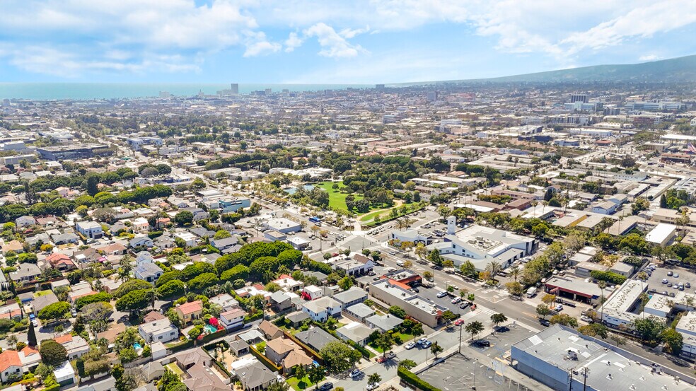 2218 24th St, Santa Monica, CA à vendre - Photo de l’immeuble – Image 3 sur 75