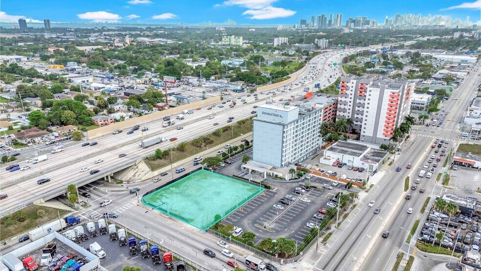 8028 NW 6th ct, Miami, FL à vendre - Photo de l’immeuble – Image 1 sur 3