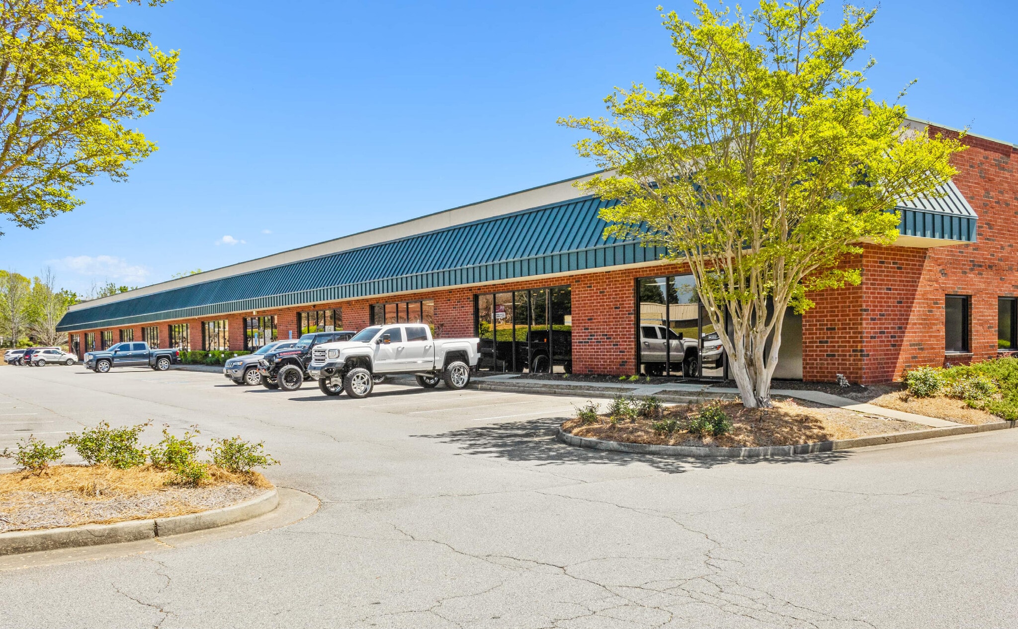5089 Bristol Industrial Way, Buford, GA à louer Photo de l’immeuble– Image 1 sur 3