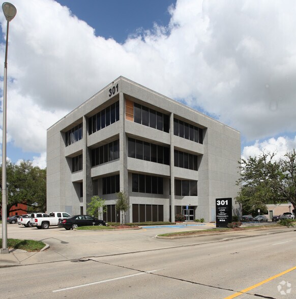 301 Kaliste Saloom Rd, Lafayette, LA à louer - Photo de l’immeuble – Image 2 sur 16