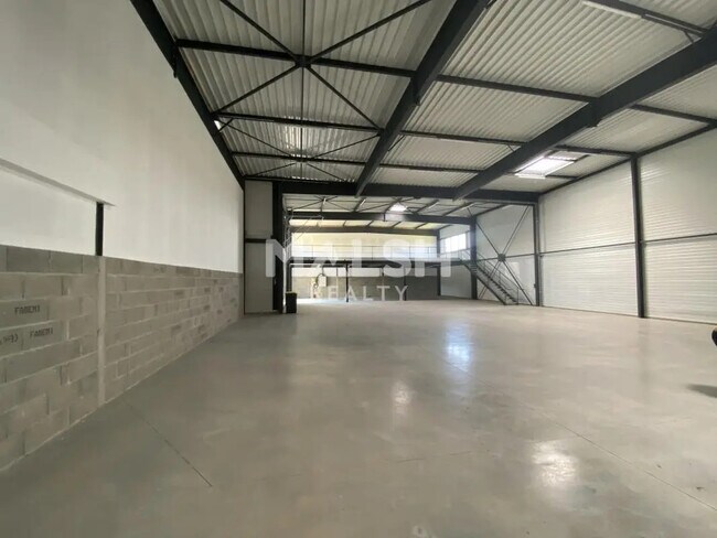 Plus de détails pour Local d’activités à vendre