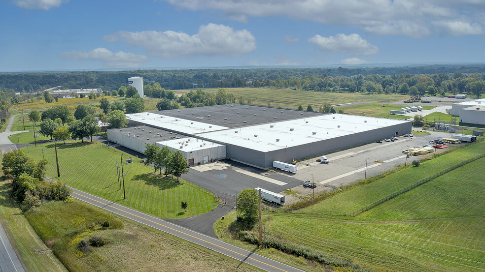 150 Loomis Pky, Ravenna, OH à louer - Photo de l’immeuble – Image 2 sur 6