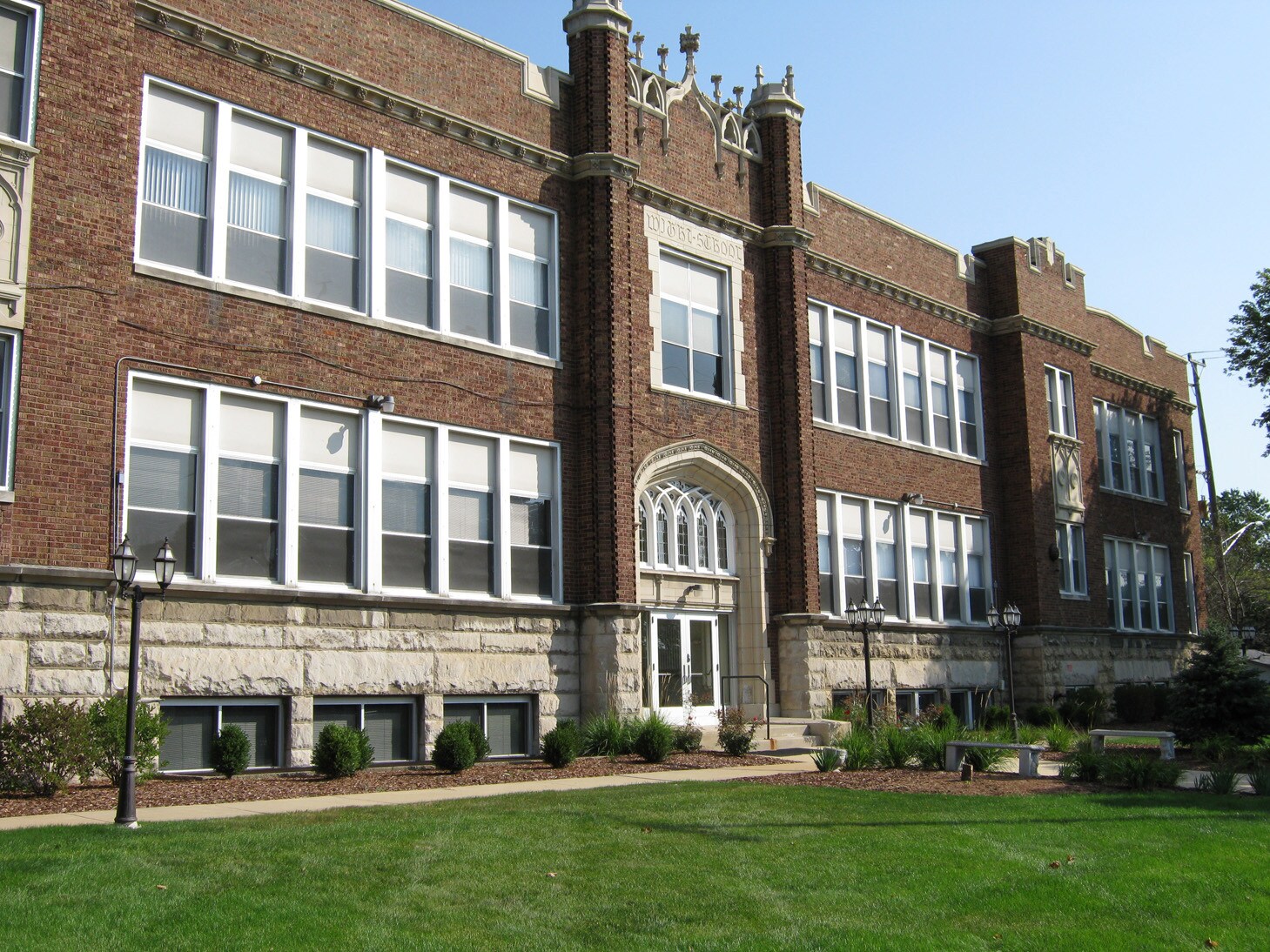 1358 4th Ave, Rockford, IL à vendre Photo principale– Image 1 sur 24