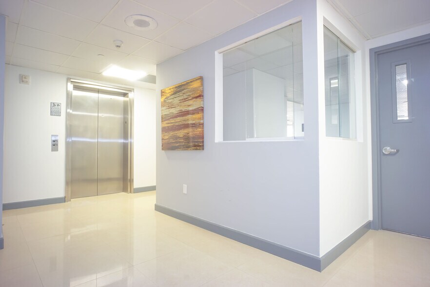 33 SW 2nd Ave, Miami, FL à louer - Photo intérieure – Image 2 sur 6