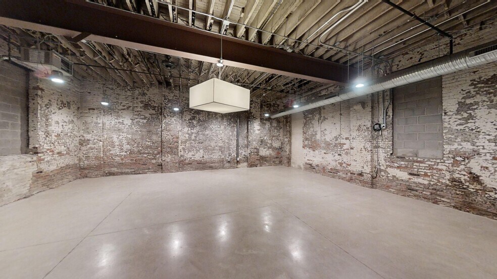 1730 Columbus Rd, Cleveland, OH à vendre - Photo de l’immeuble – Image 2 sur 7