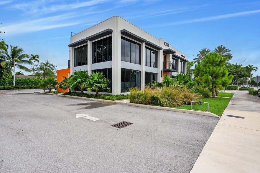 6330 Sunset Dr, South Miami, FL à louer - Photo de l’immeuble – Image 2 sur 40