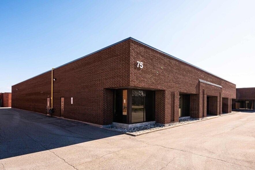 75 Haist Ave, Vaughan, ON à louer - Photo de l’immeuble – Image 3 sur 6