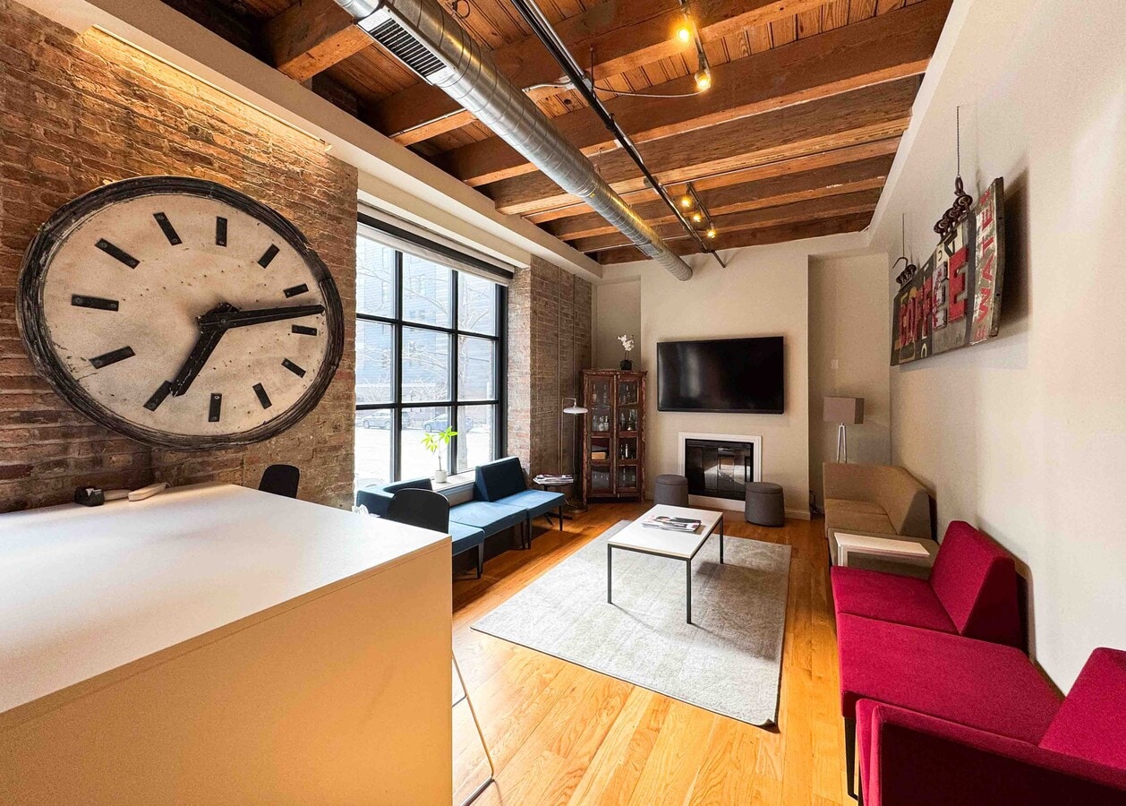 106 N Aberdeen St, Chicago, IL 60607 - Lot 100 -  - Photo intérieure - Image 1 of 5