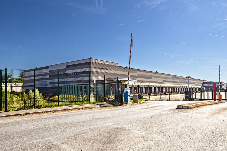 16 Route De Stains, Bonneuil-sur-Marne à louer - Photo de l’immeuble – Image 1 sur 9