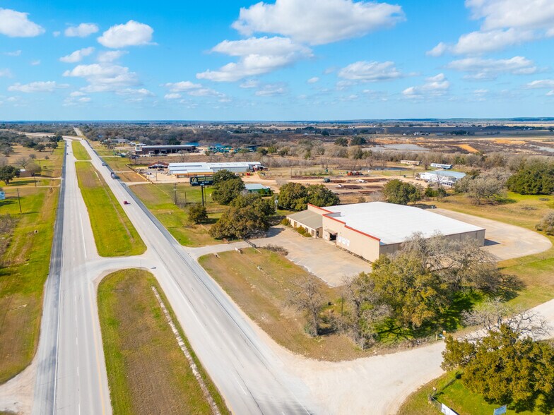 5230 W State Highway 71, La Grange, TX à vendre - Photo de l’immeuble – Image 3 sur 16