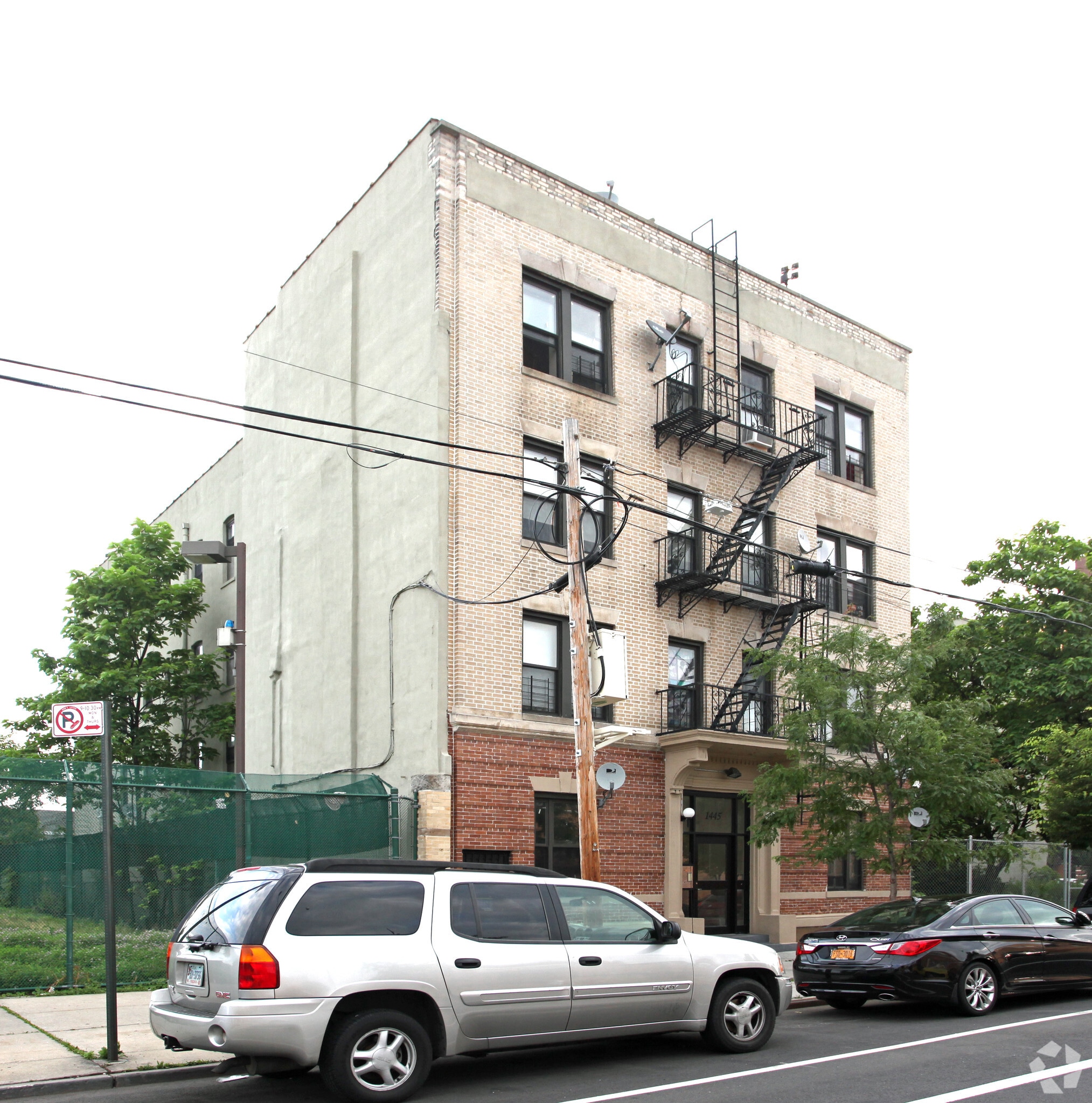 1445 St Marks Ave, Brooklyn, NY à vendre Photo principale– Image 1 sur 3