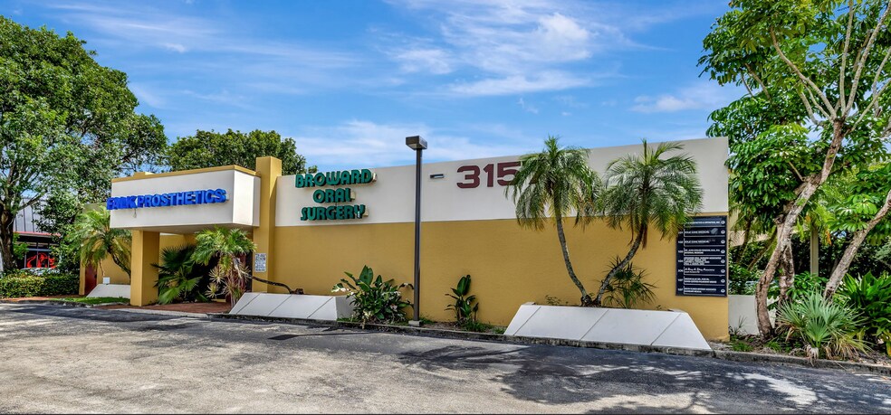 3157 N University Dr, Davie, FL à louer - Photo de l’immeuble – Image 1 sur 18