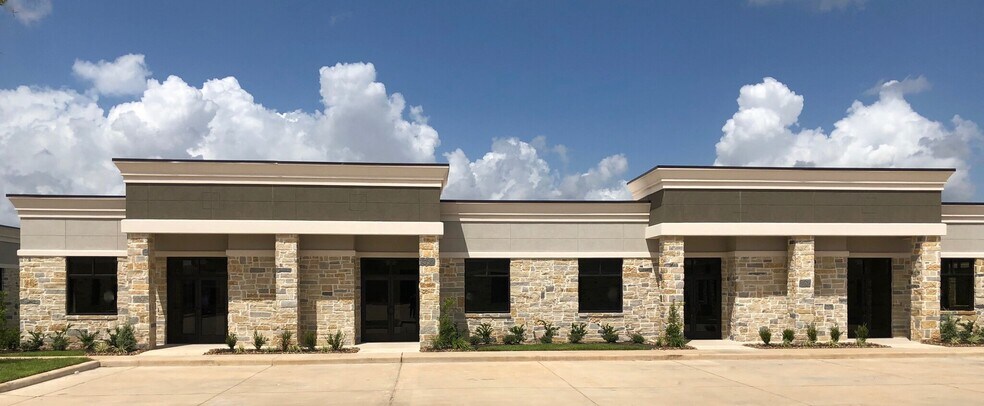 350 Grand Link, Conroe, TX à louer - Photo de l’immeuble – Image 2 sur 2