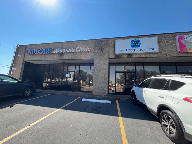 209 Ben White Blvd E, Austin, TX à louer - Photo de l’immeuble – Image 2 sur 19