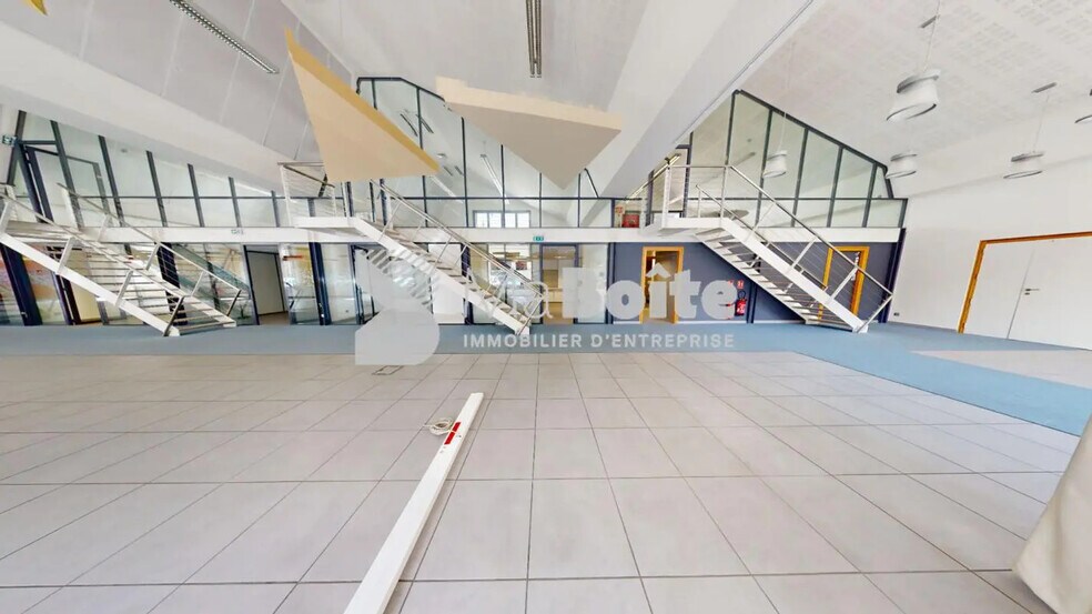 Bureau dans Saint-Étienne à louer - Photo de l’immeuble – Image 3 sur 9