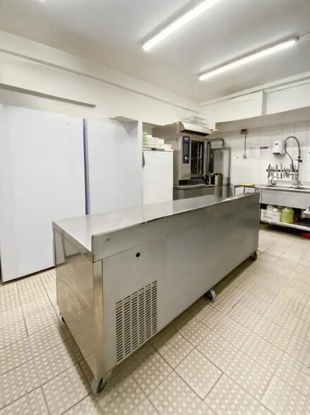Local commercial dans Paris à louer - Photo de l’immeuble – Image 2 sur 5