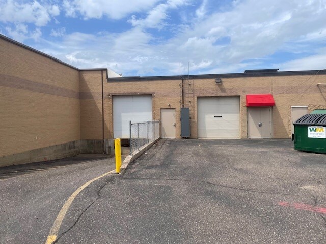 905 W Clairemont Ave, Eau Claire, WI à louer Photo de l’immeuble– Image 1 sur 8