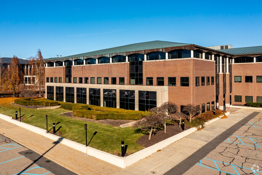 39533 Woodward Ave, Bloomfield Hills, MI à louer - Photo de l’immeuble – Image 3 sur 8