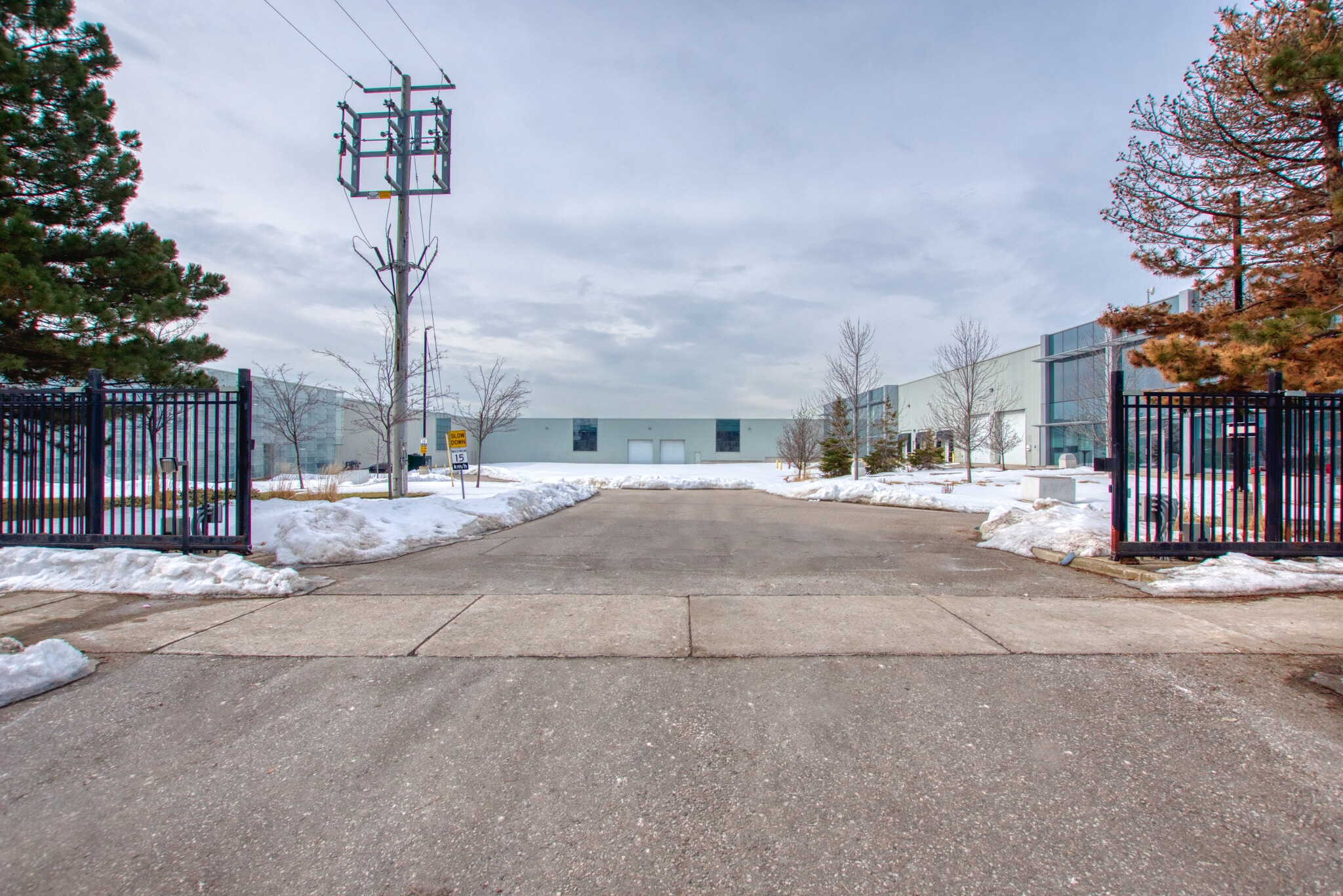 80 Van Kirk Dr, Brampton, ON à vendre Photo principale– Image 1 sur 7