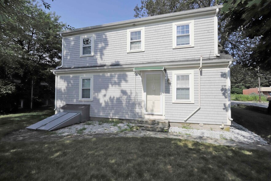 868 Ashley Blvd, New Bedford, MA à vendre - Photo de l’immeuble – Image 3 sur 33