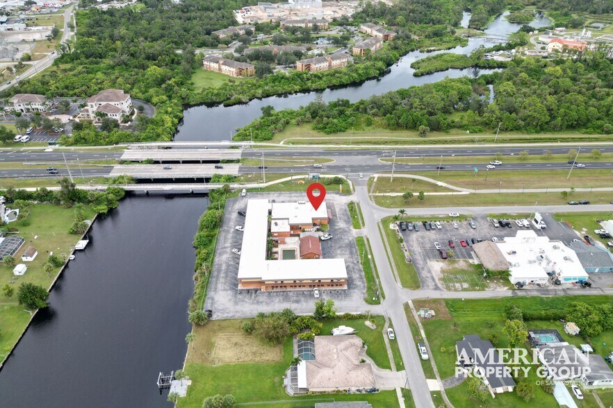 14000 Tamiami Trl, North Port, FL à louer - Photo de l’immeuble – Image 3 sur 8