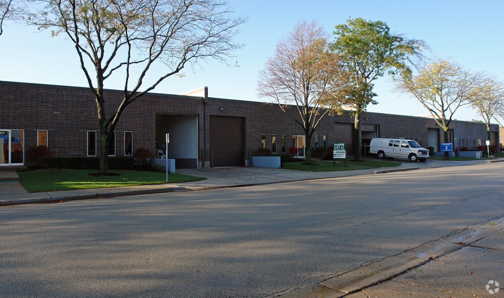 1341-1371 Howard St, Elk Grove Village, IL à vendre - Photo de l’immeuble – Image 3 sur 5