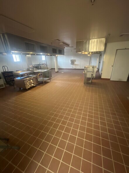 4647 White Ln, Bakersfield, CA à louer - Photo de l’immeuble – Image 3 sur 8