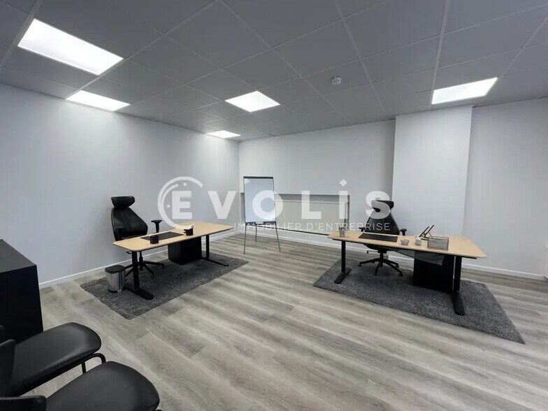 Bureau dans Neuilly-sur-Marne à louer - Photo de l’immeuble – Image 2 sur 8