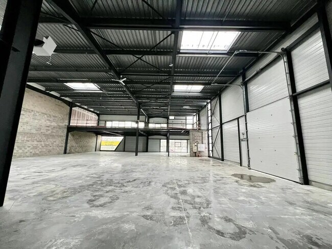 Plus de détails pour Bureau, Local d'activités à louer