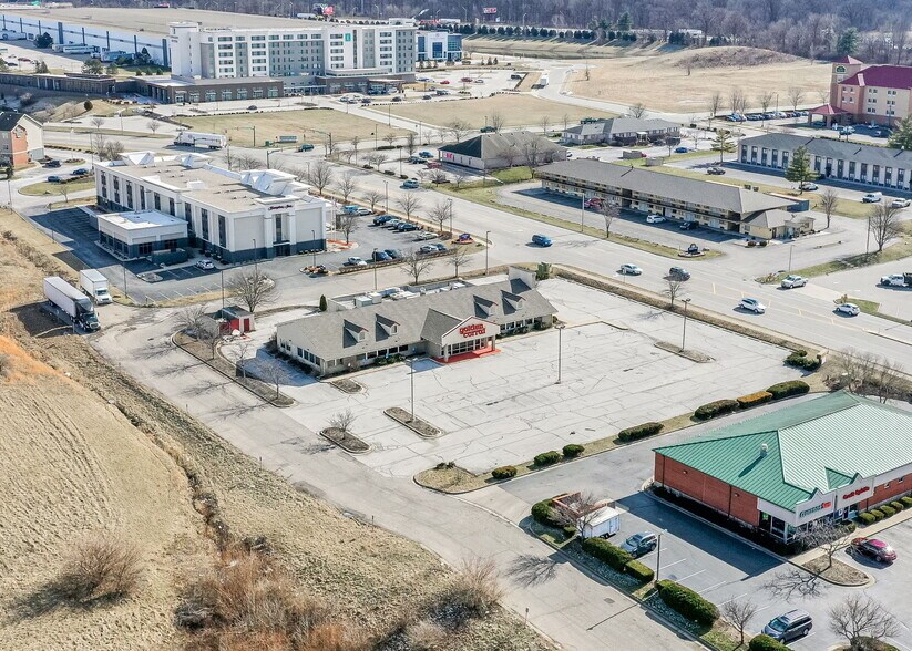 2224 E Perry Rd, Plainfield, IN à vendre - Photo de l’immeuble – Image 2 sur 22