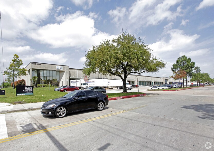 9500-9540 Clay Rd, Houston, TX à louer - Photo de l’immeuble – Image 3 sur 19