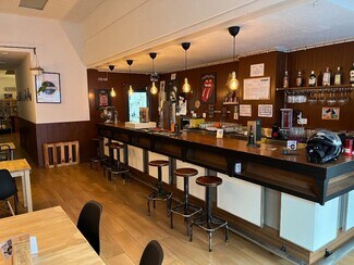 Plus de détails pour Local commercial à louer