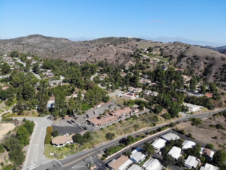 110-170 Olinda Pl, Brea, CA à vendre - Photo de l’immeuble – Image 2 sur 10