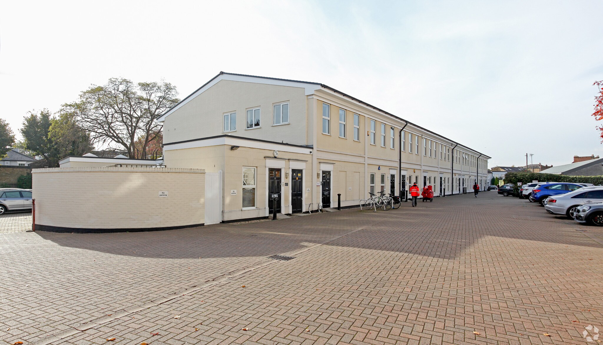 36 Station Rd, Hampton à louer Photo principale– Image 1 sur 9