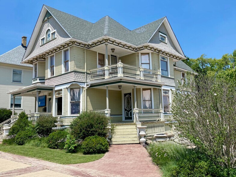204 W Main St, Barrington, IL à vendre - Photo de l’immeuble – Image 2 sur 10