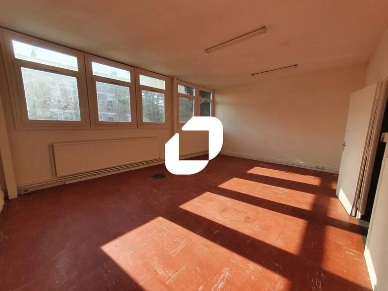 Bureau dans Champigny-sur-Marne à louer - Photo de l’immeuble – Image 2 sur 15