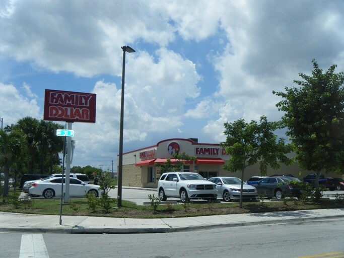 3105 NW 62nd St, Miami, FL à louer - Photo de l’immeuble – Image 2 sur 6