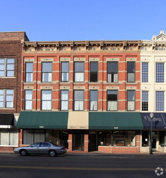 121-123 S Main St, Elkhart, IN à louer - Photo de l’immeuble – Image 2 sur 2