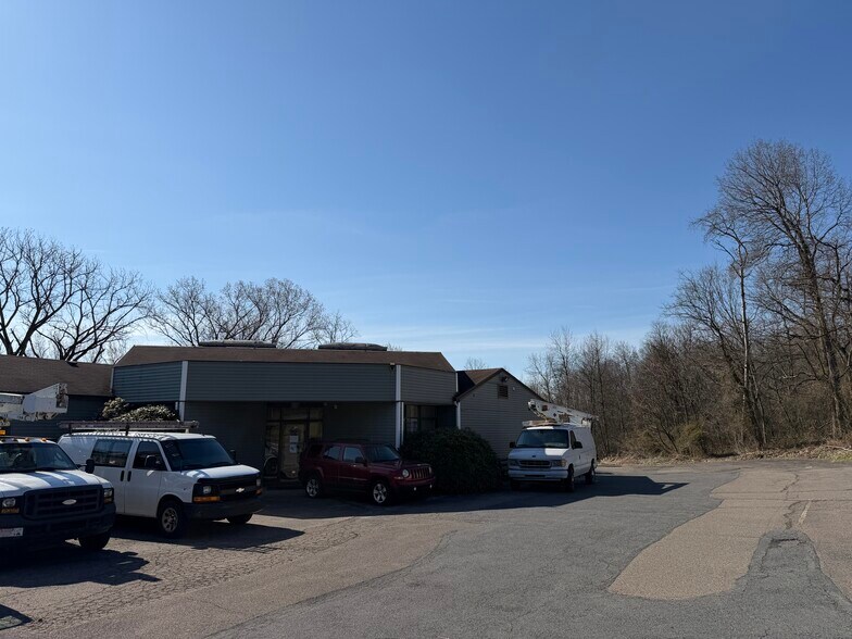 104 Woodward Hill Rd, Edwardsville, PA à vendre - Photo de l’immeuble – Image 3 sur 97