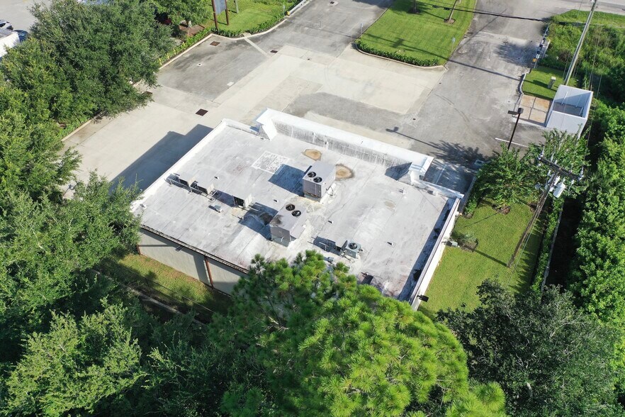 8801 20th St, Vero Beach, FL à louer - Photo de l’immeuble – Image 3 sur 17