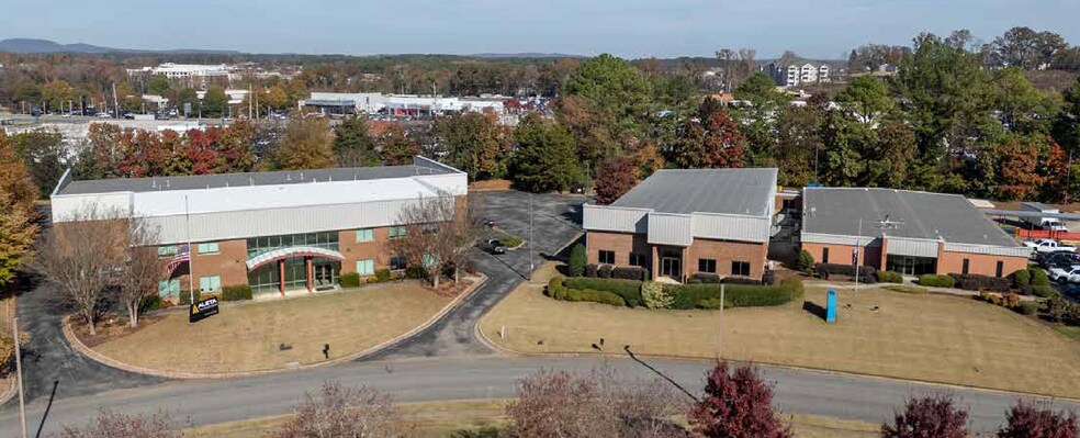 133 W Park Loop NW, Huntsville, AL à vendre - Photo de l’immeuble – Image 3 sur 9